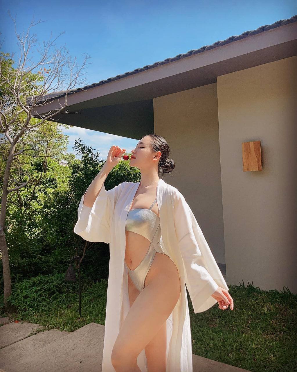 Amy escort in Singapore