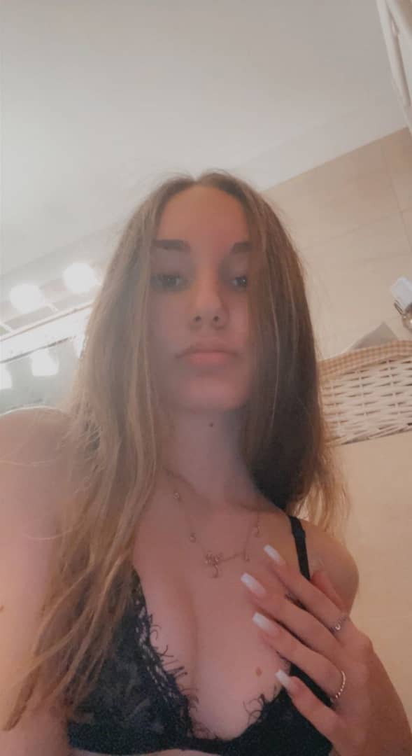 Arielle escort in Valletta
