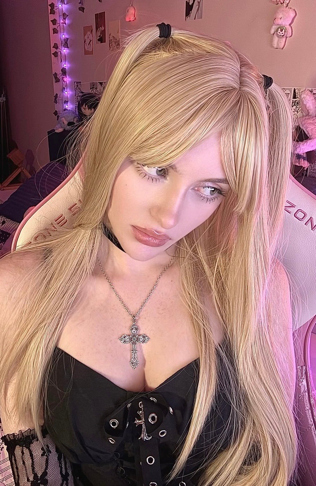 NURA escort in Paris