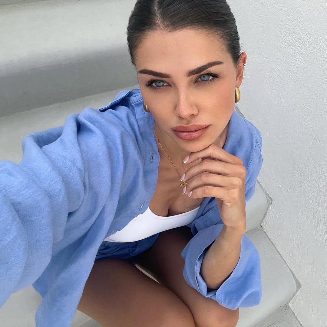 ALEAH escort in Paris