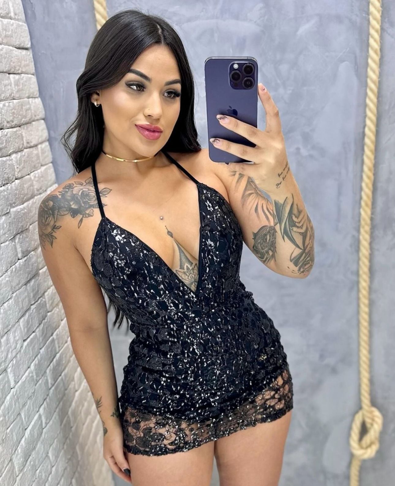 Abril escort in Riga