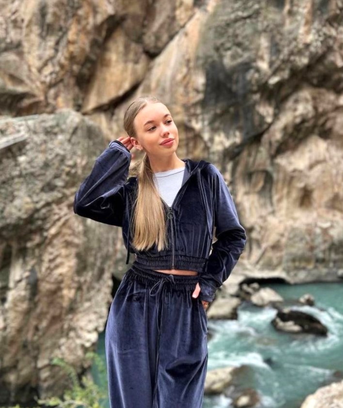 Adriana escort in Istanbul