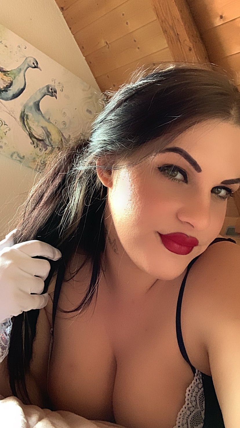 Megi escort in Vienna
