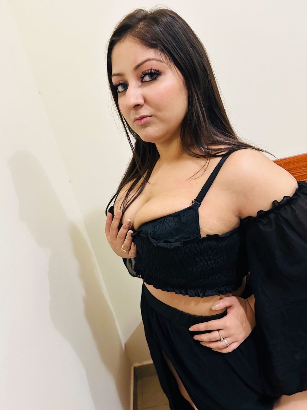 Meera Busty escort in Dubai