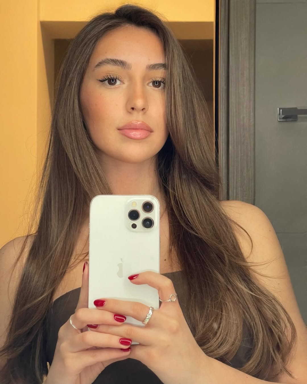 DZHUN escort in Paris
