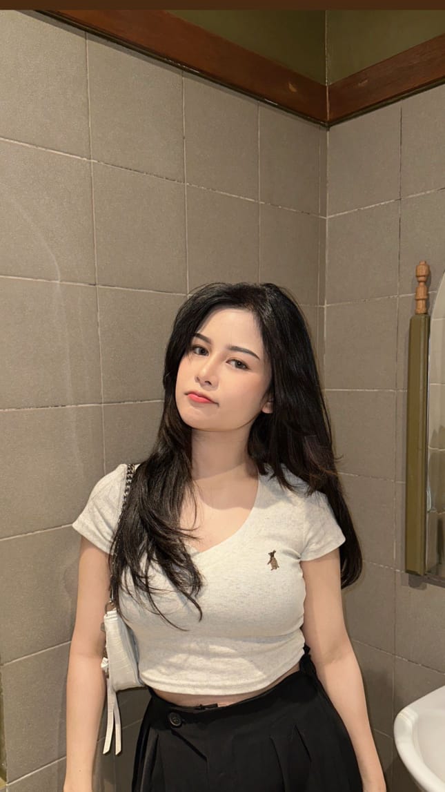 Dessy escort in Jakarta