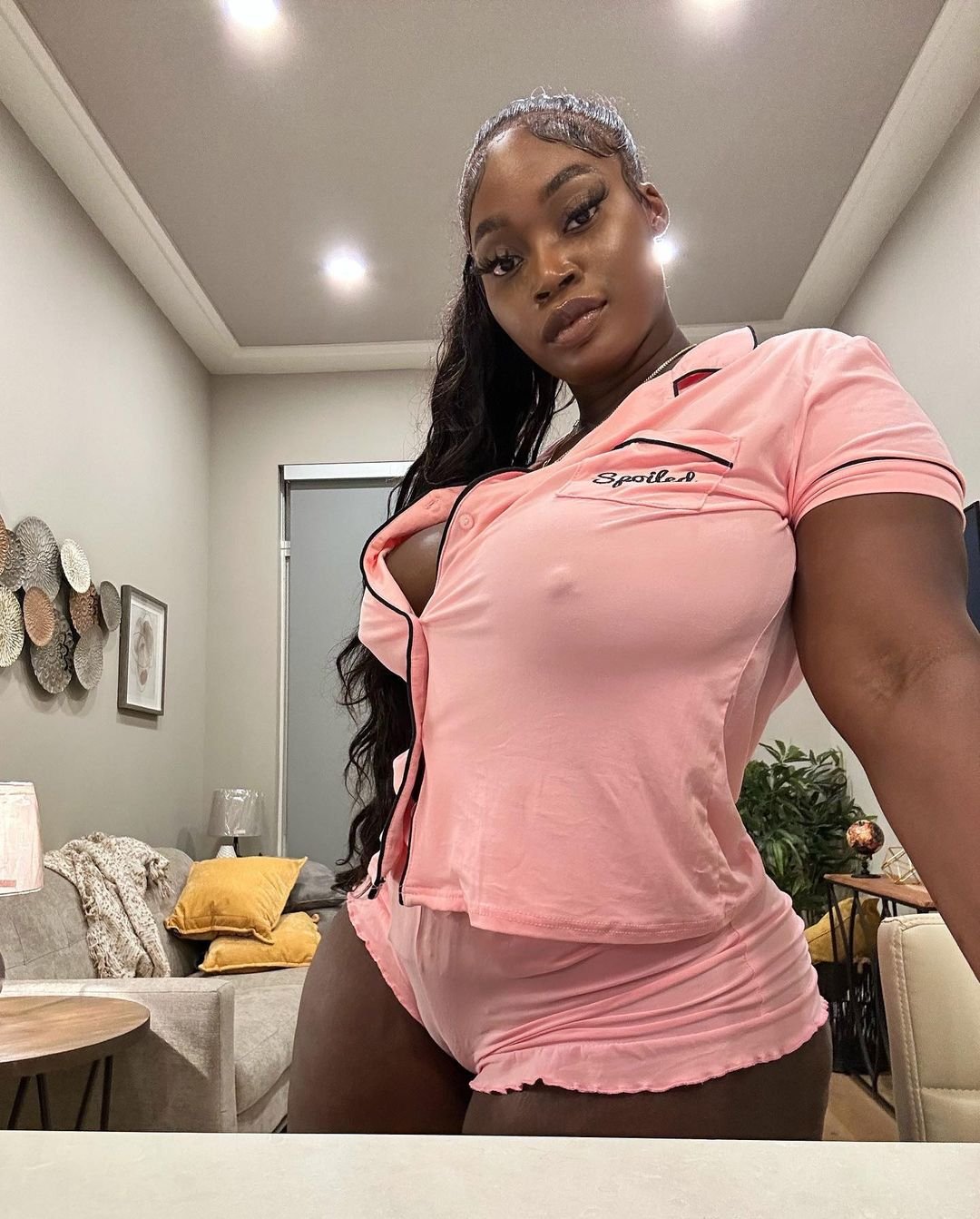 Ninax escort in Dublin