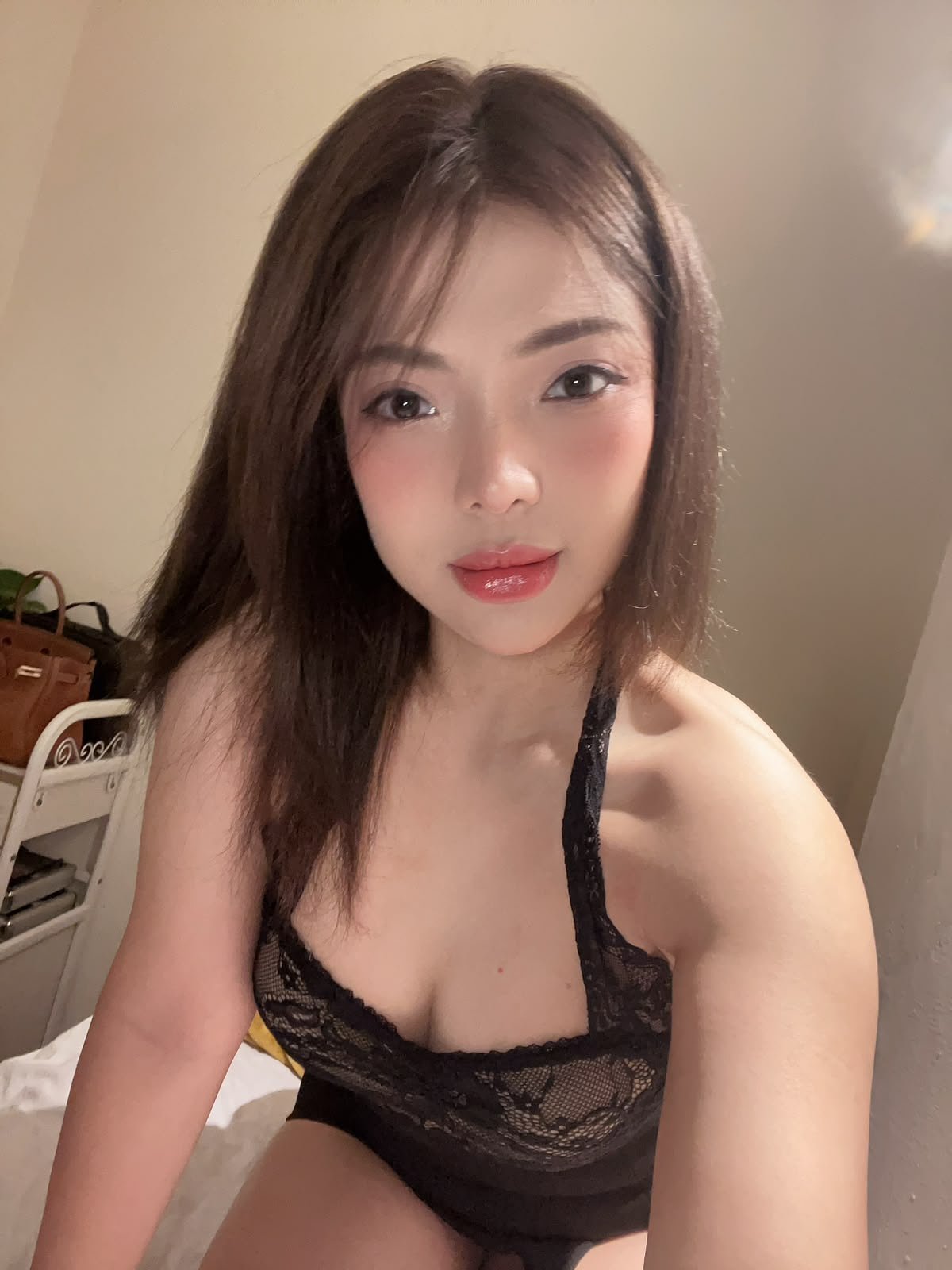 Laura escort in Singapore