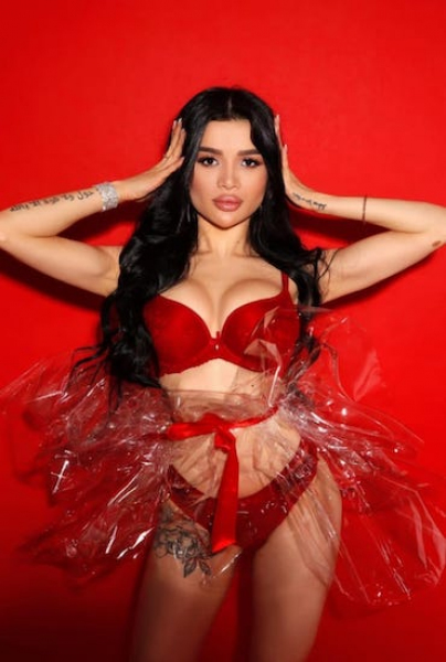 Vika escort in Lyon