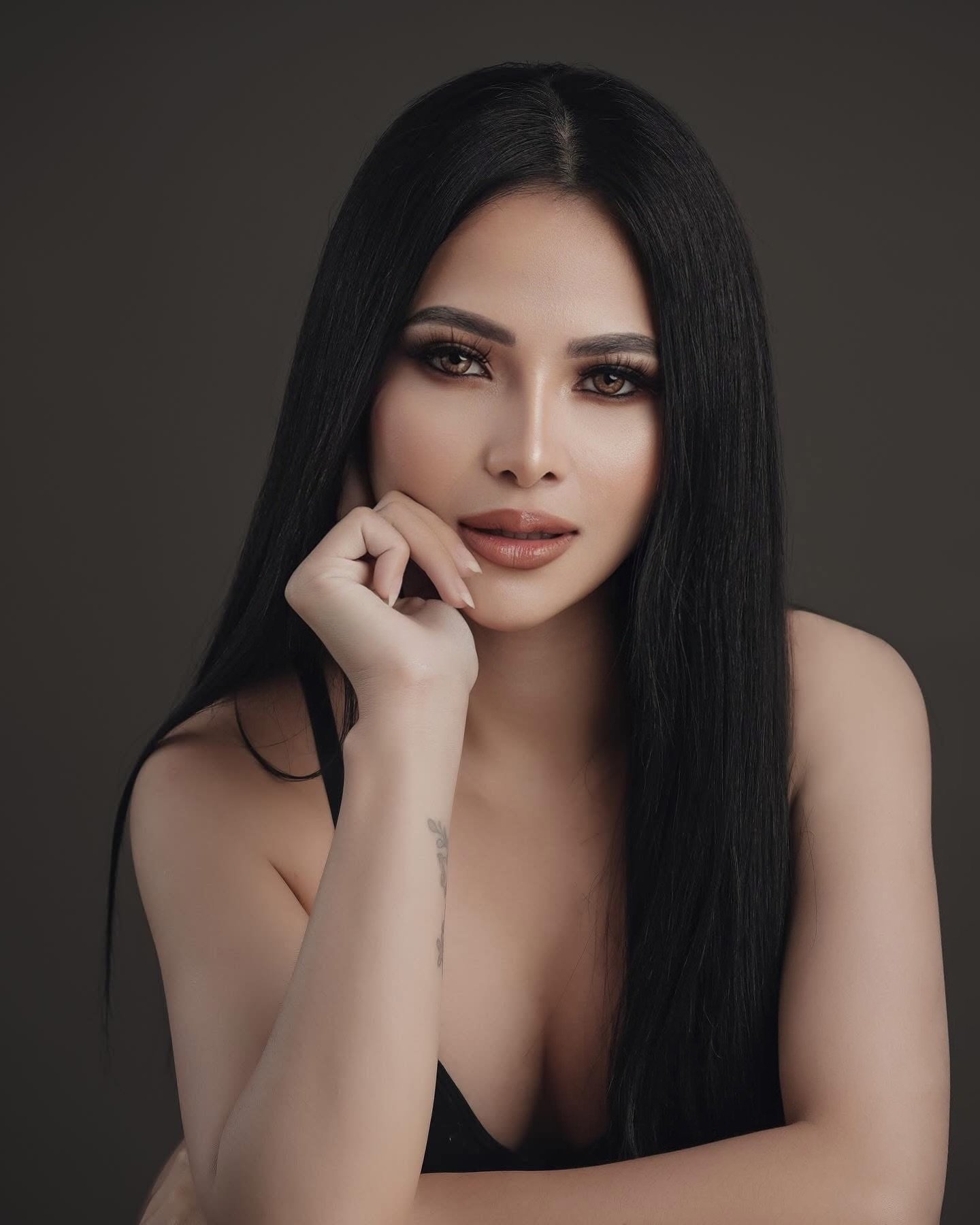 Lucia escort in Singapore