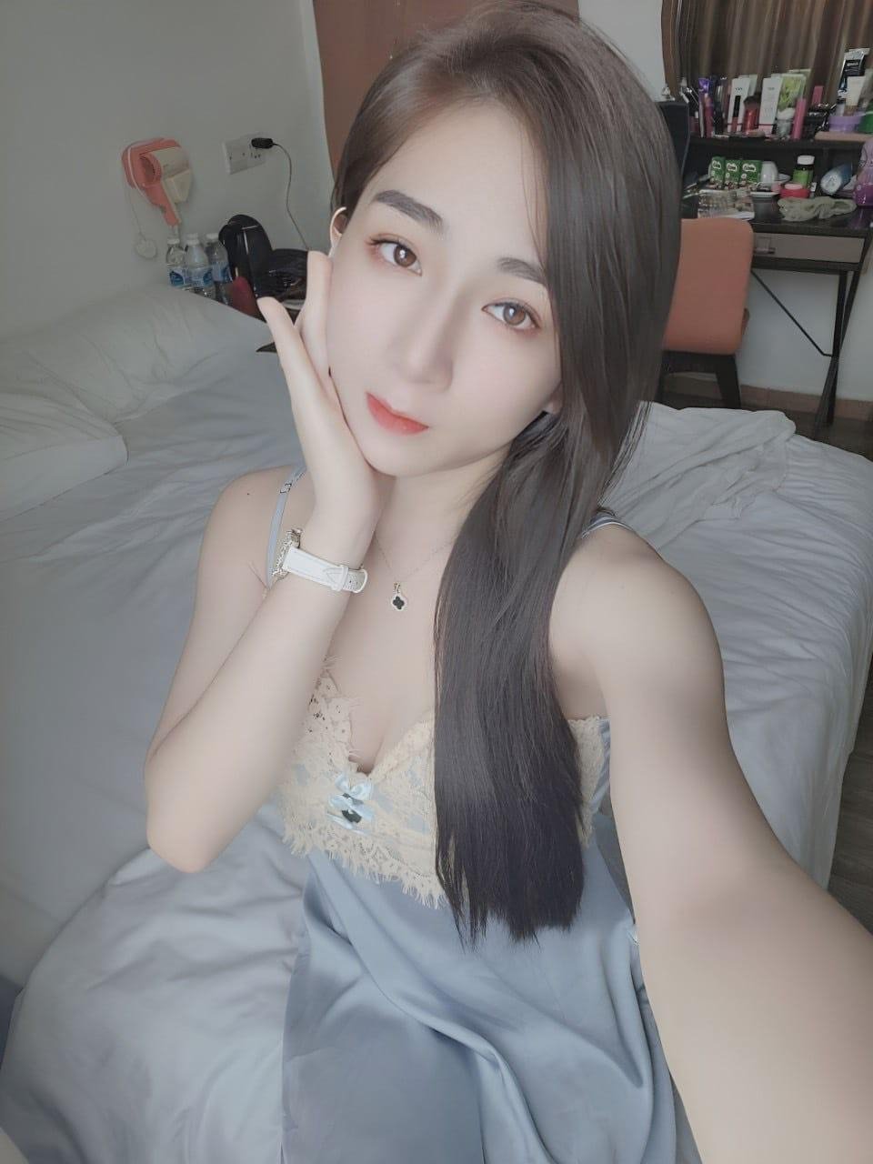 Yulia escort in Singapore
