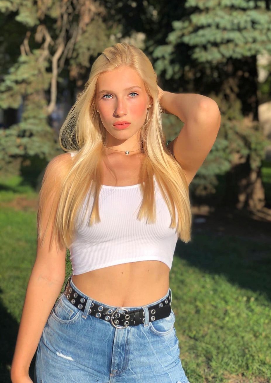 RUMER escort in Paris