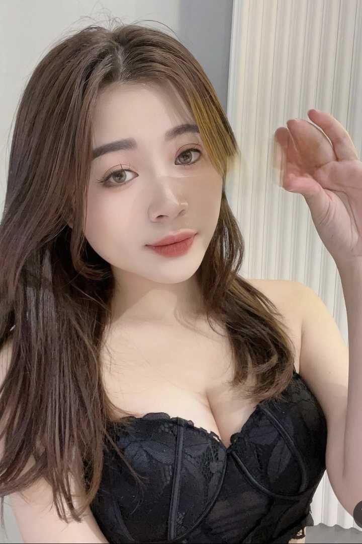 Violet escort in Klang