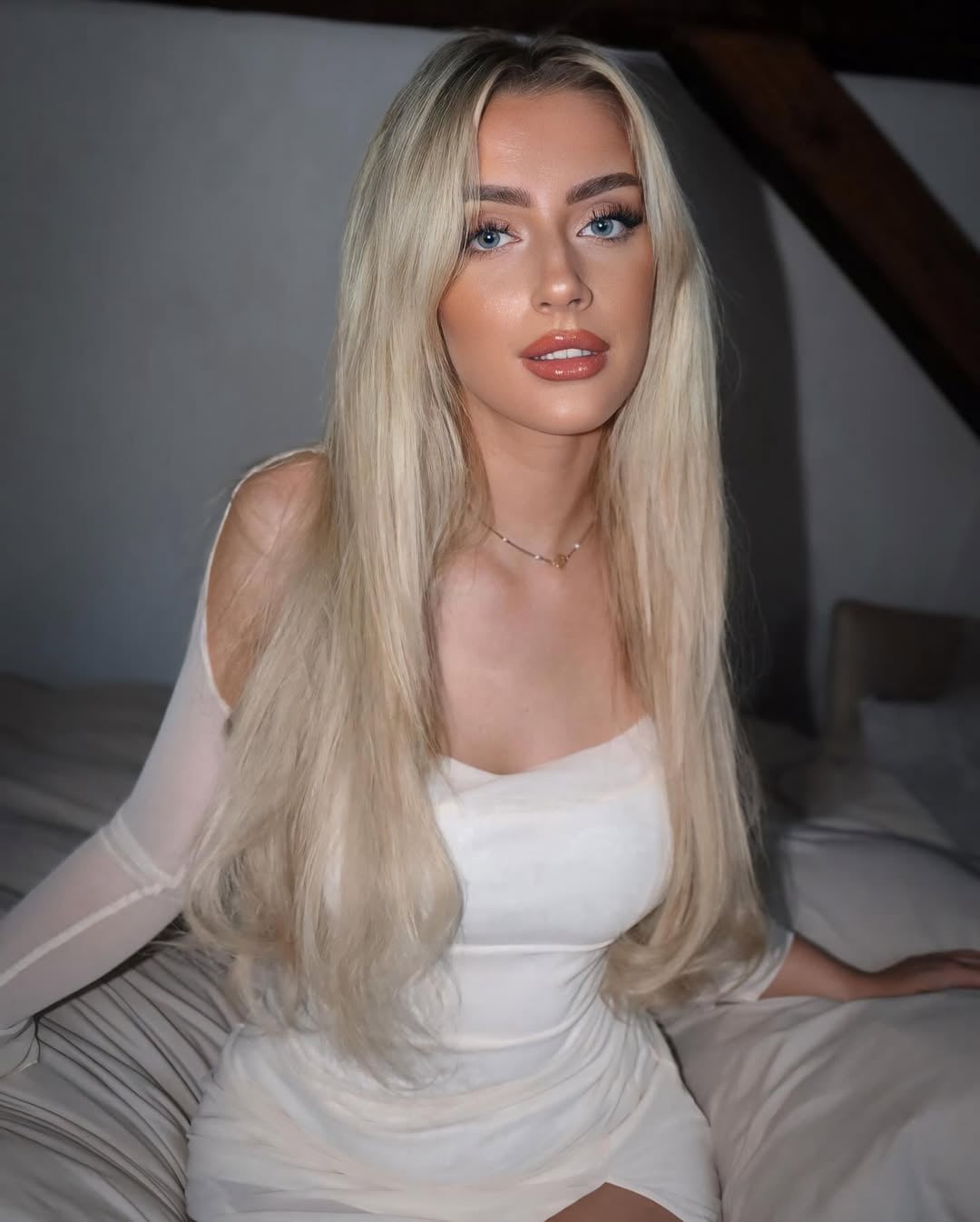 MANON escort in Istanbul