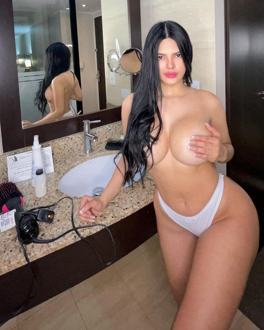 Olivia Ruiz escort in Vienna
