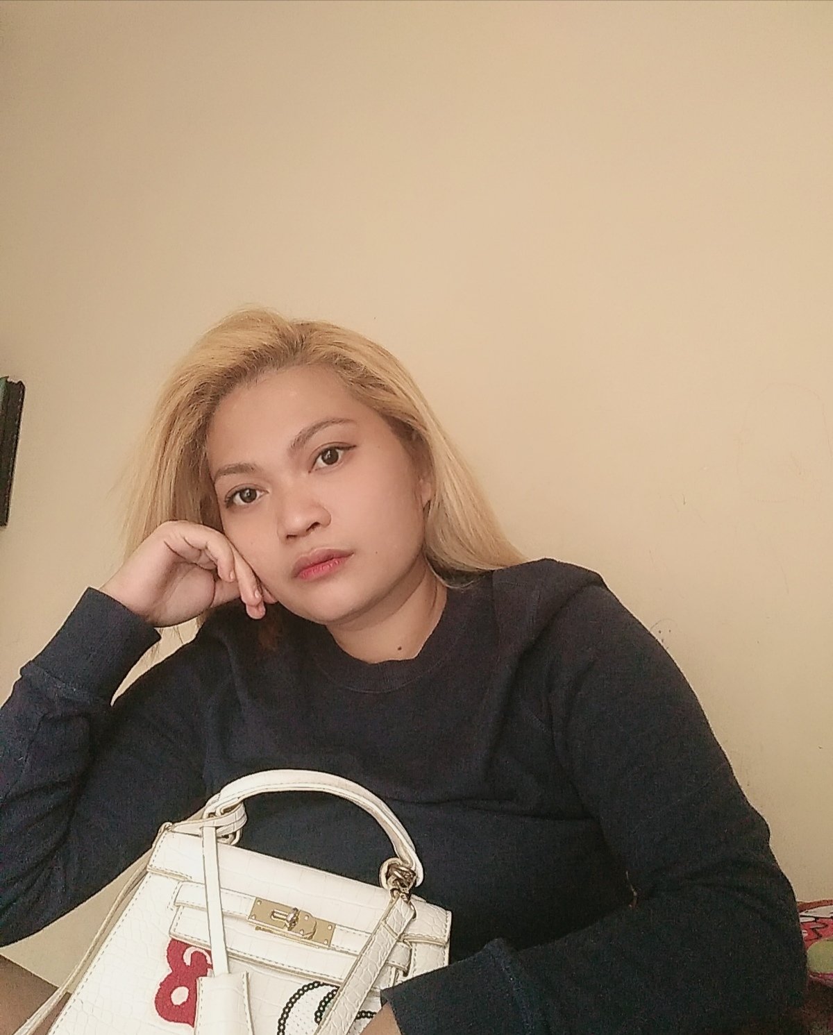 Sassybee escort in Manila