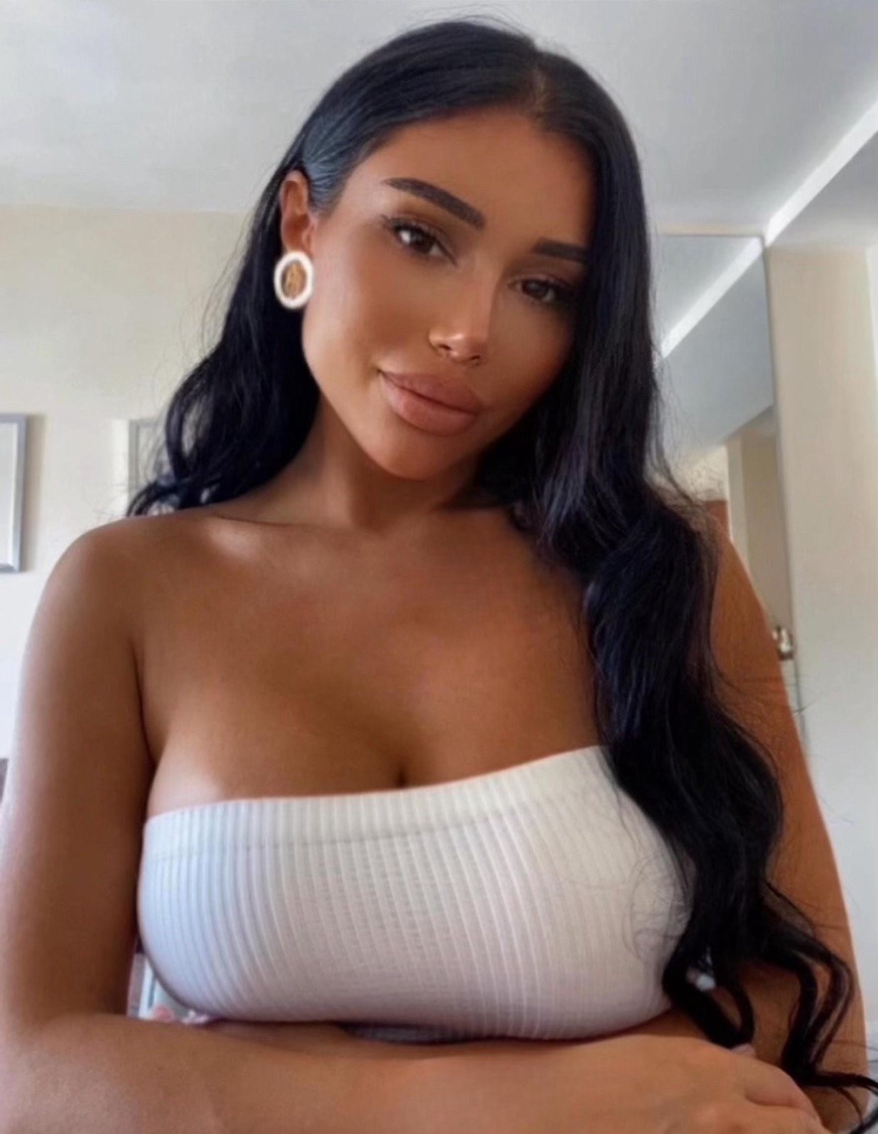 Busty LEILA escort in Dubai