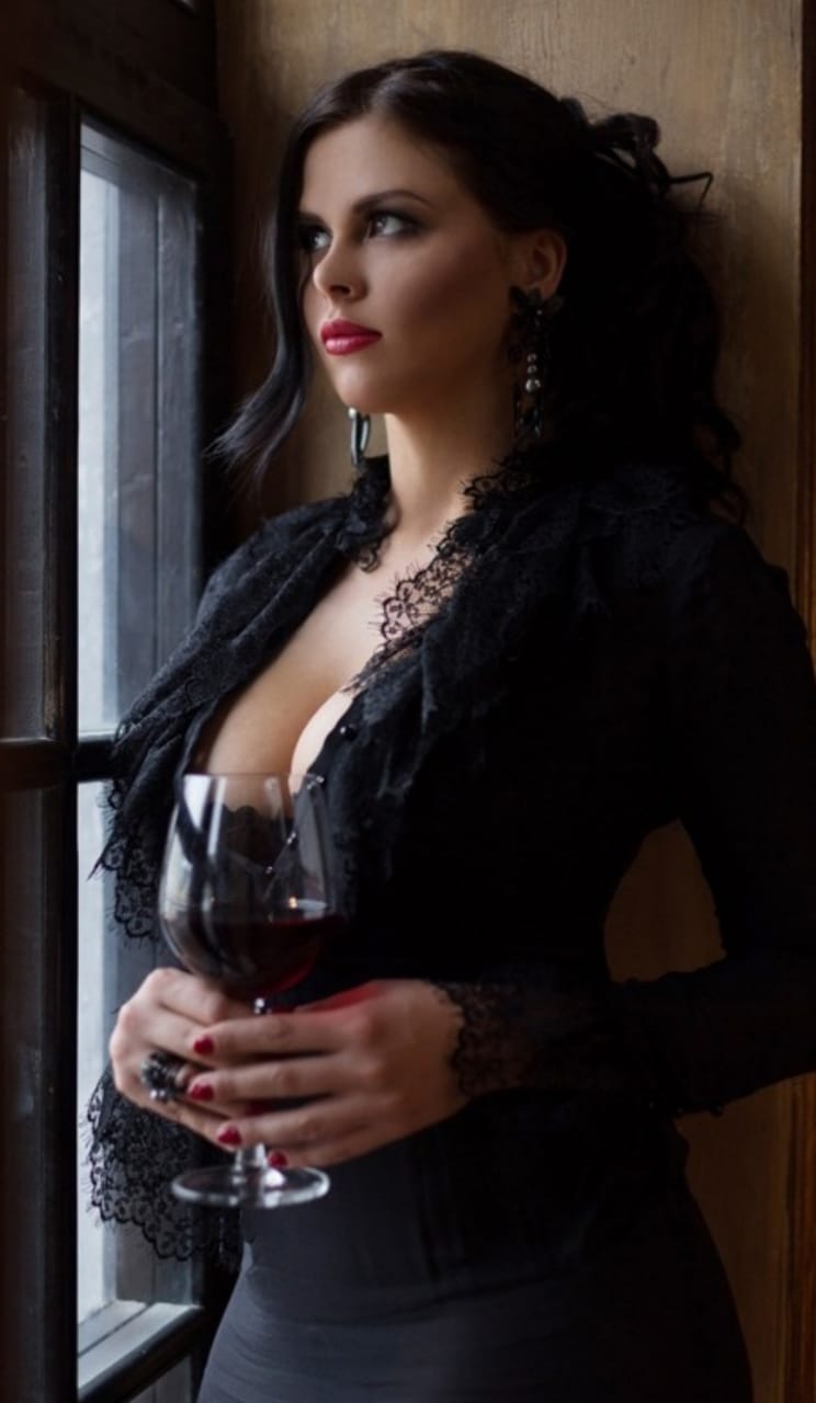 Alla escort in Paris