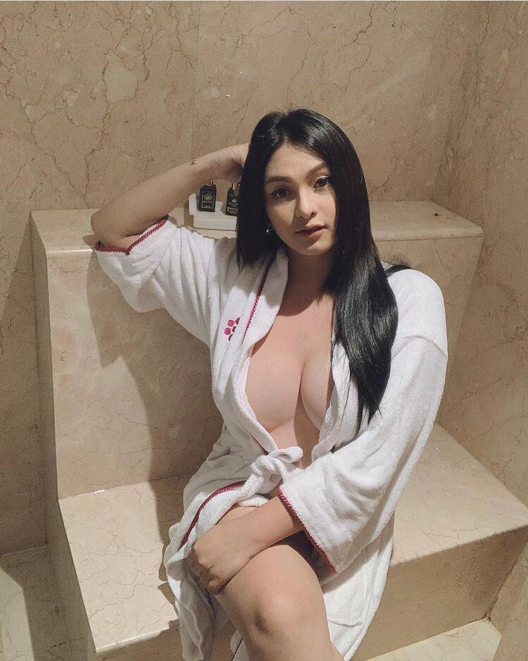 Maya escort in Sunway