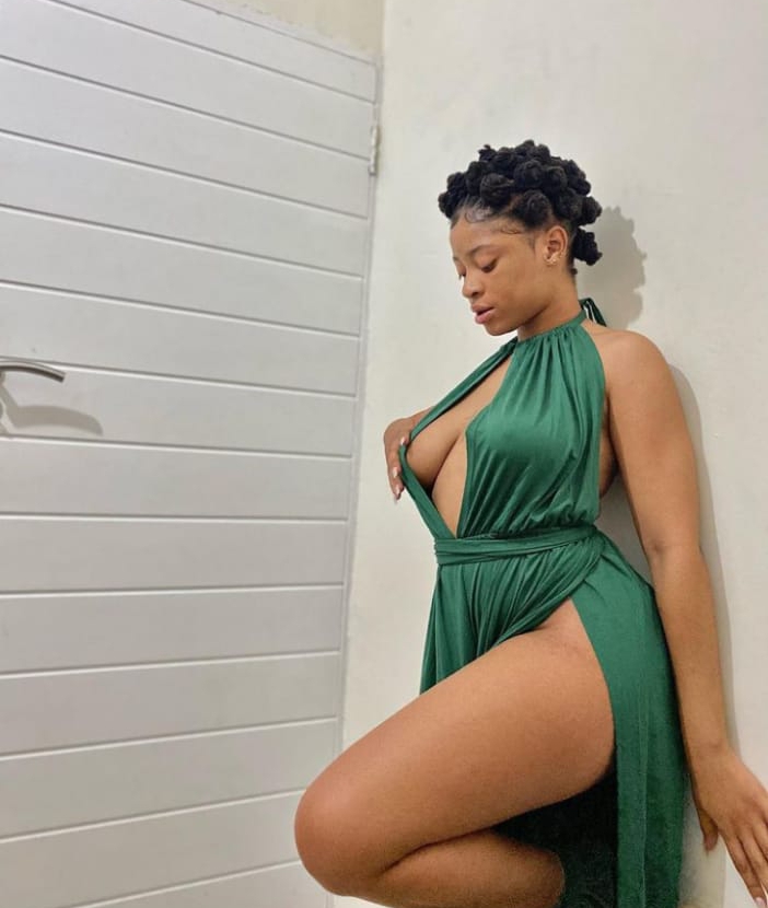 AVELLAWILD escort in Beirut