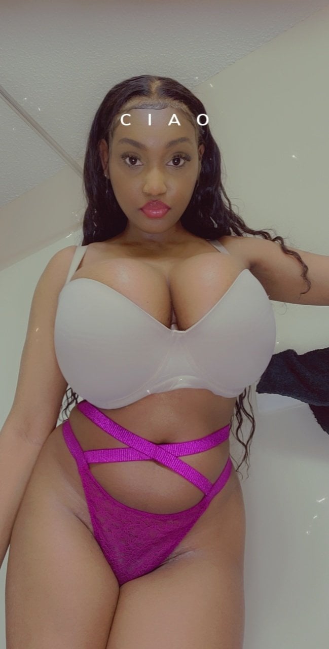 Sandrine escort in Munich