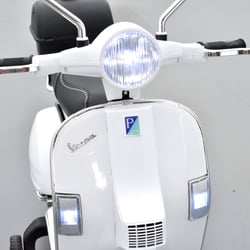scooter-electrique-enfant-piaggio-vespa-px150-blanc-36787-178483