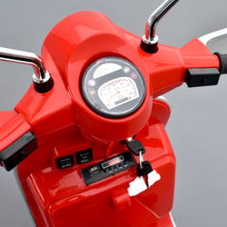 scooter-electrique-enfant-piaggio-vespa-px150-rouge-36786-178471