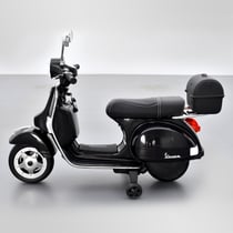 sweeek - Vespa noire PX150. scooter électrique pour enfants 12V