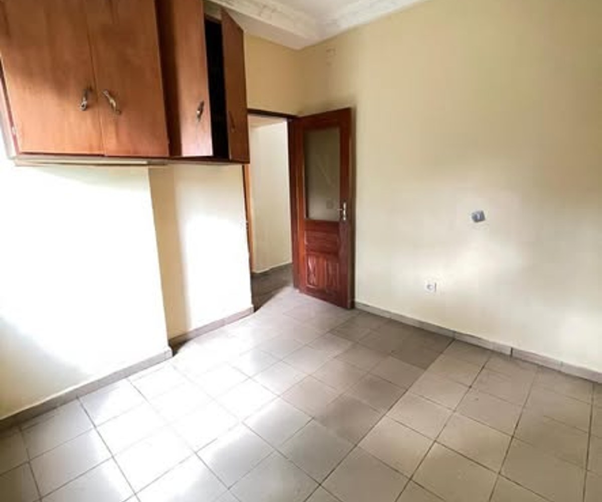Studio moderne – Carrefour Etoug-Ebe