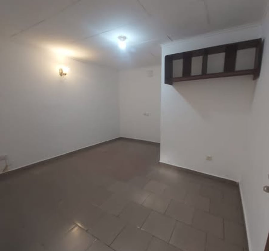 Chambre moderne à Biyem-Assi