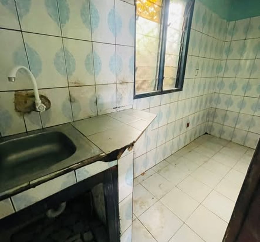 Vaste studio moderne à PK 13 - Douala