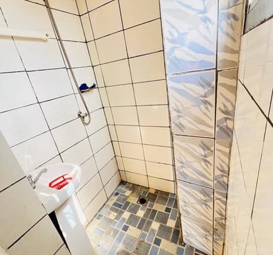 Studio moderne à louer à Efoulan (Columbia)