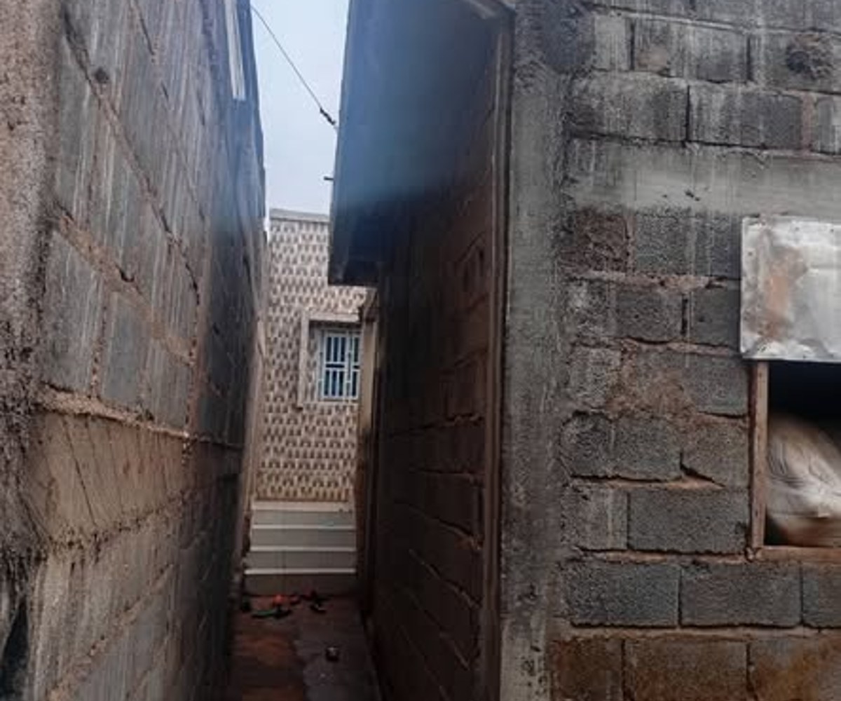 Vente dépendance avec appartement et duplex - Mbankolo Yaoundé