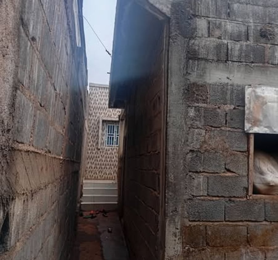 Vente dépendance avec appartement et duplex - Mbankolo Yaoundé
