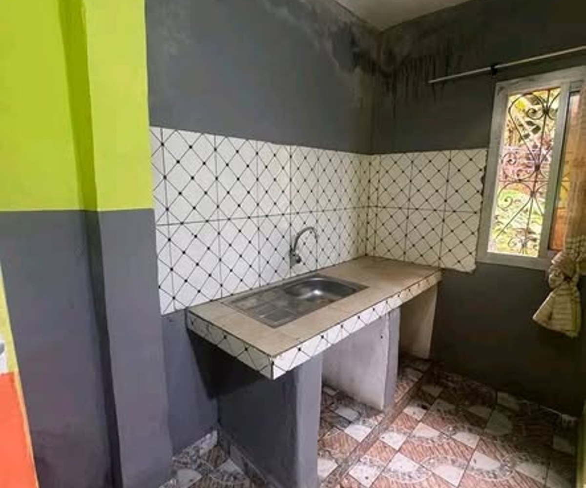 Vaste chambre moderne avec parking à Ngousso