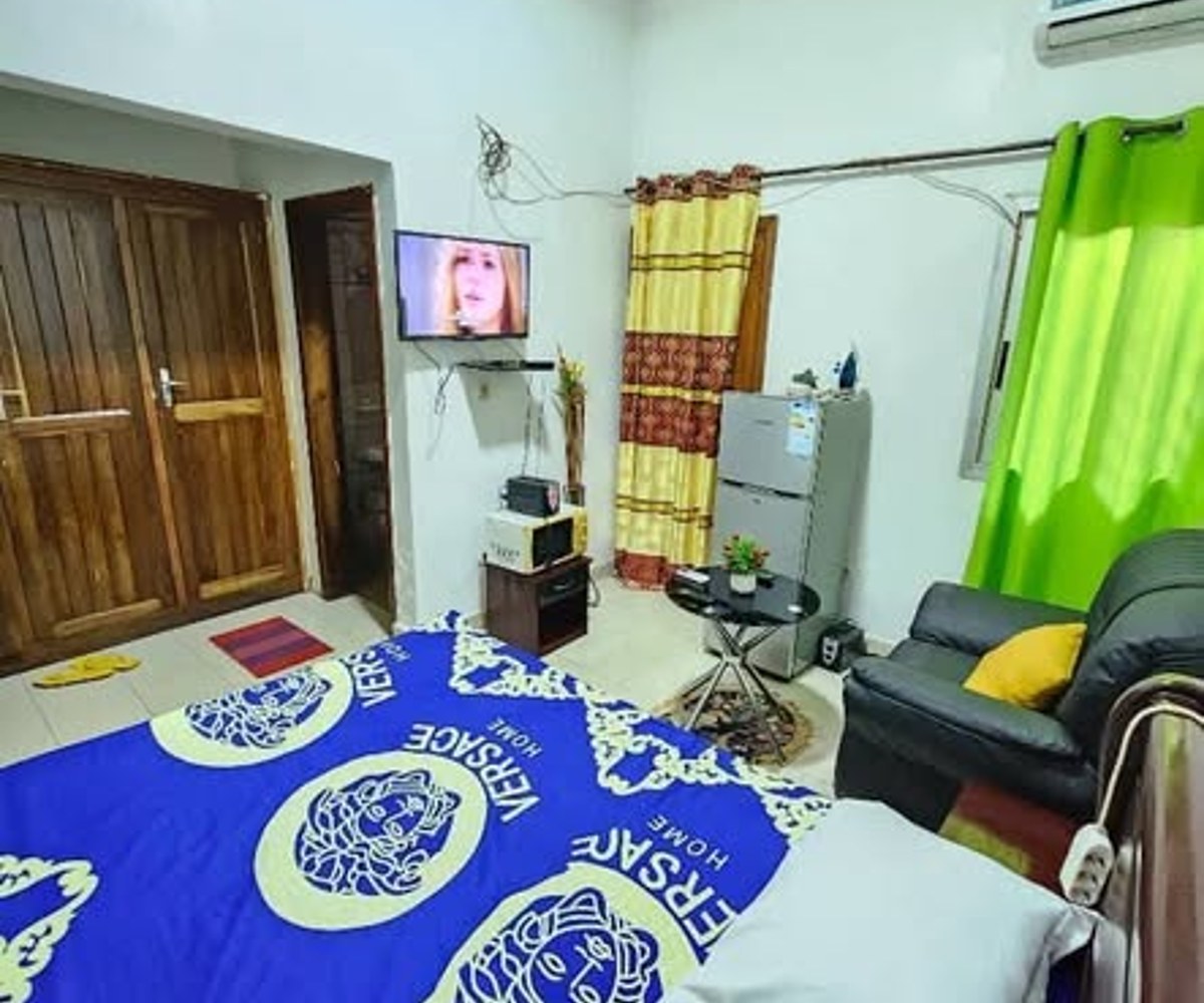 Chambre meublée climatisée – Biyem-Assi (Carrefour Scalom)