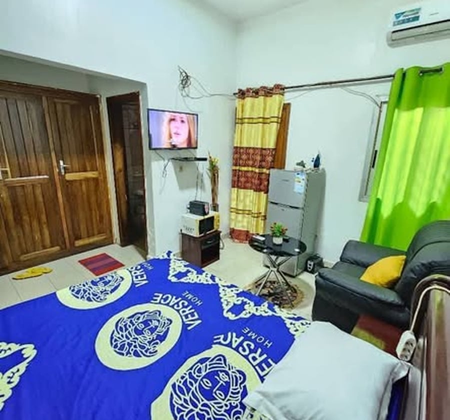 Chambre meublée climatisée – Biyem-Assi (Carrefour Scalom)