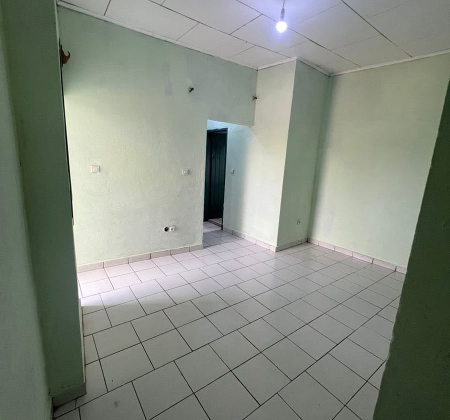 Studio moderne à louer à TKC Nkolzie