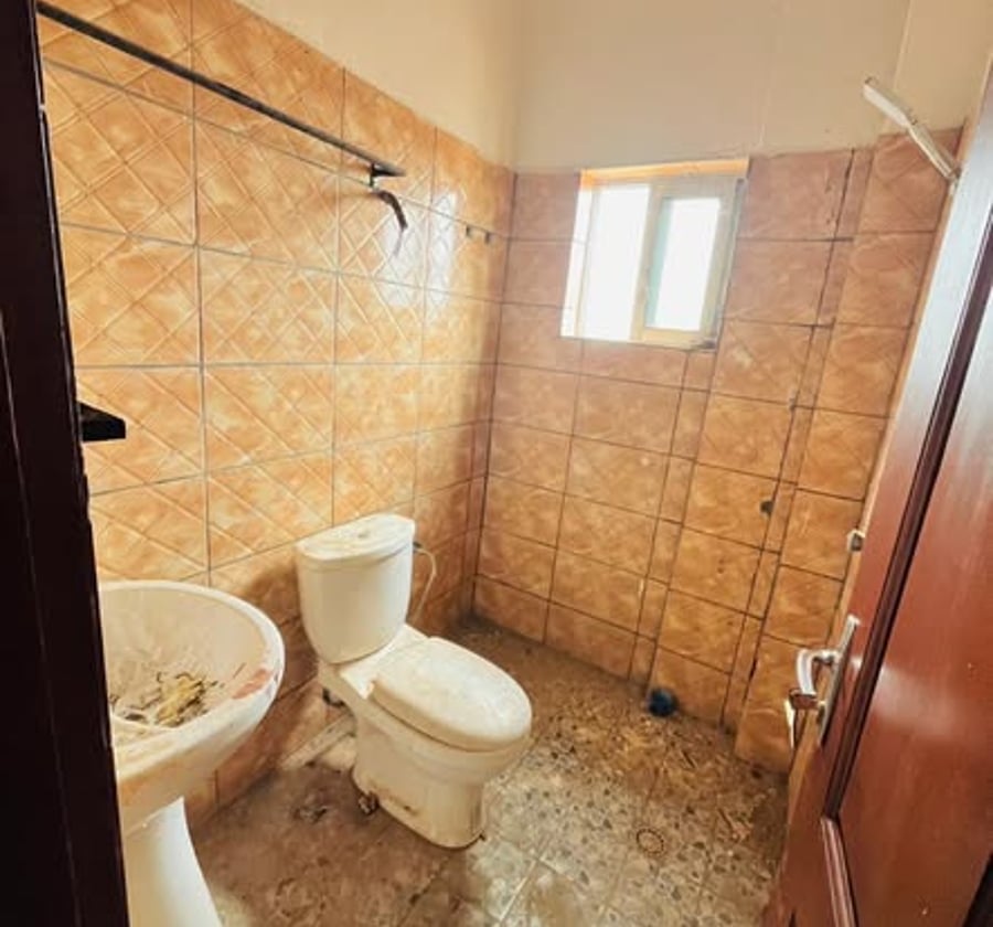 Appartement 3 chambres à louer à Biyem Assi