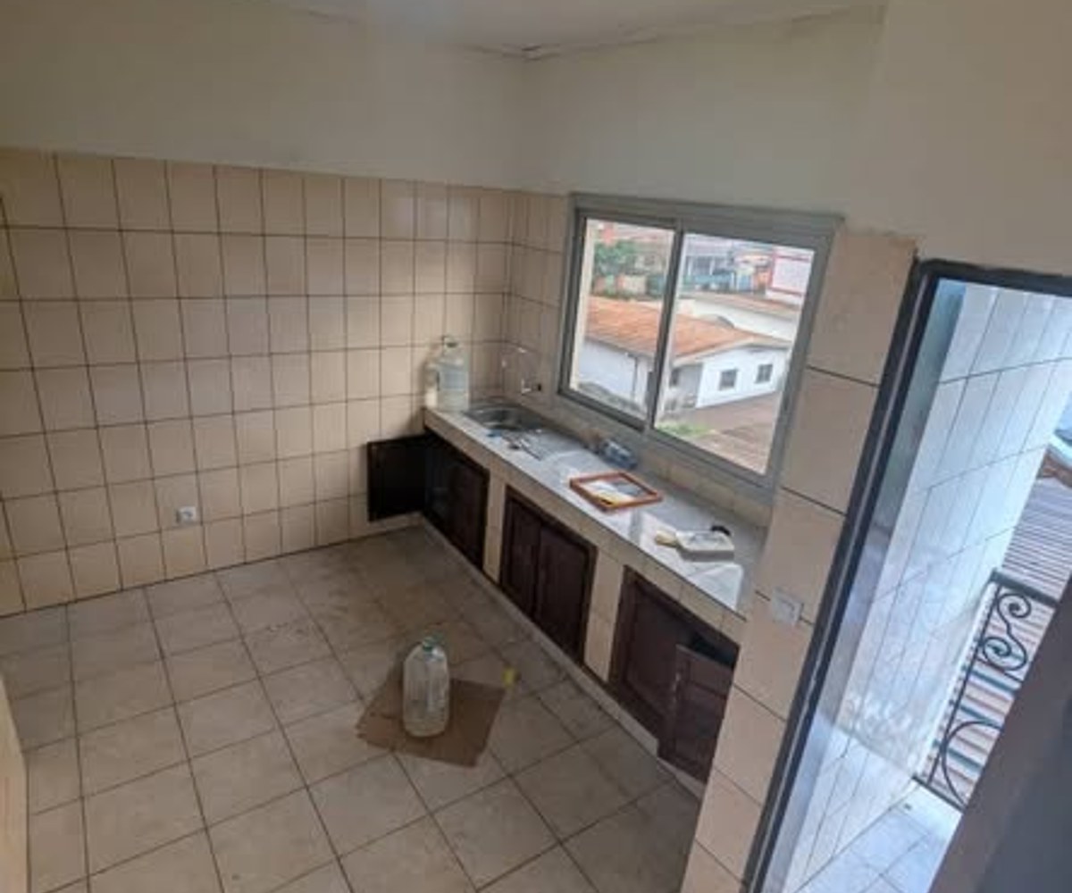 Appartement à louer - 3 chambres - Derrière Mobil Omnisport Douala
