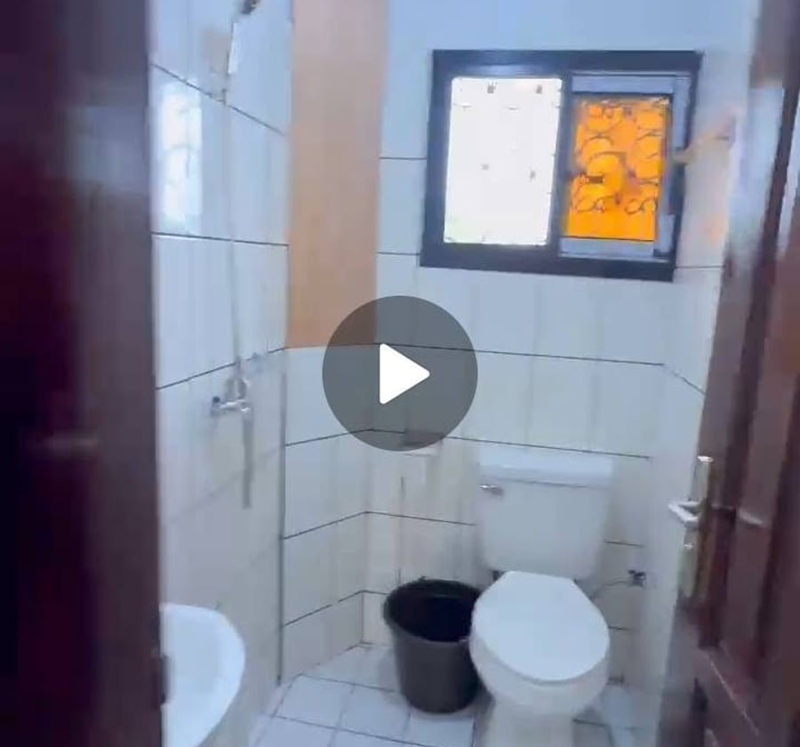 Studio neuf à louer à Nkolfoulou