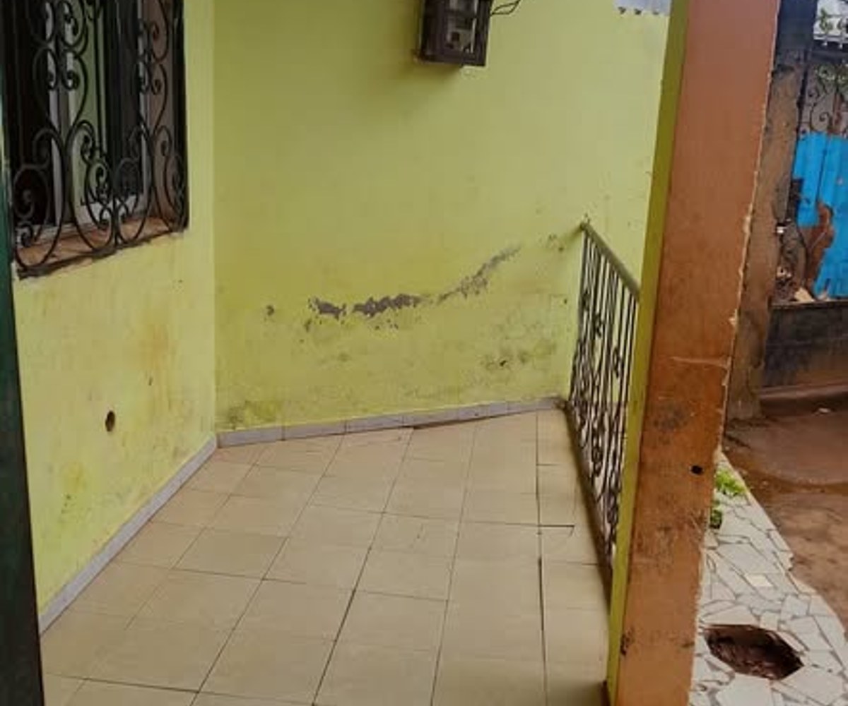 Maison individuelle 2 chambres à Biteng - 55 000 FCFA/mois