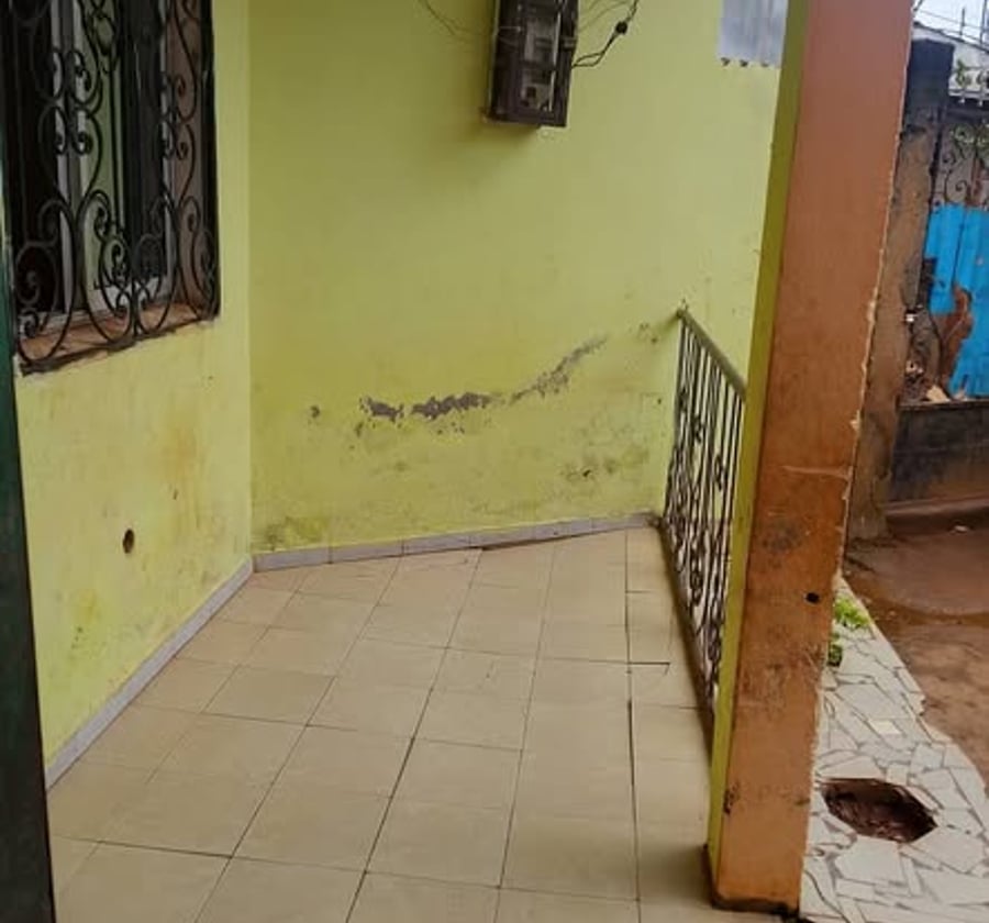 Maison individuelle 2 chambres à Biteng - 55 000 FCFA/mois