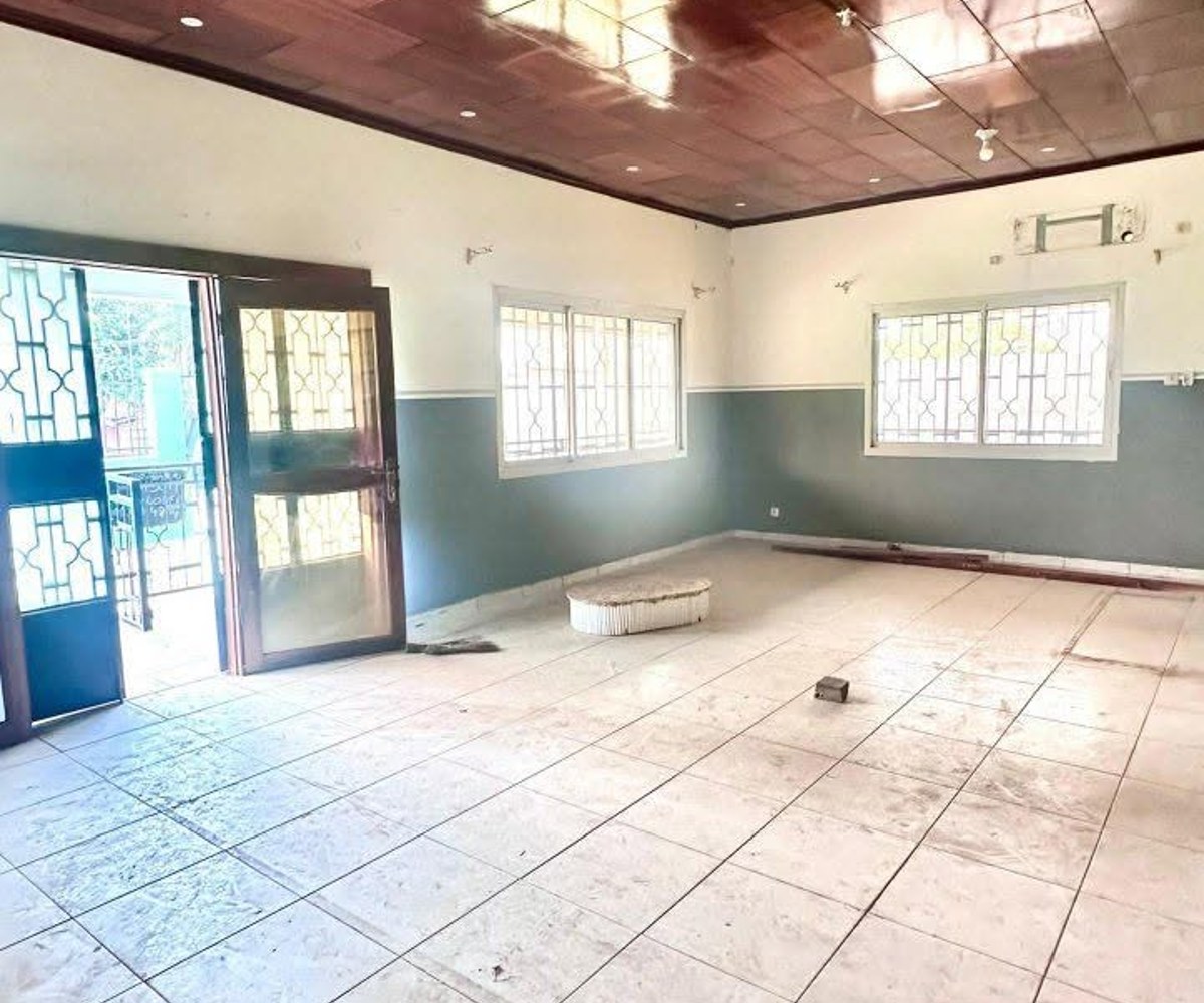Villa commerciale à louer à Mvolyé