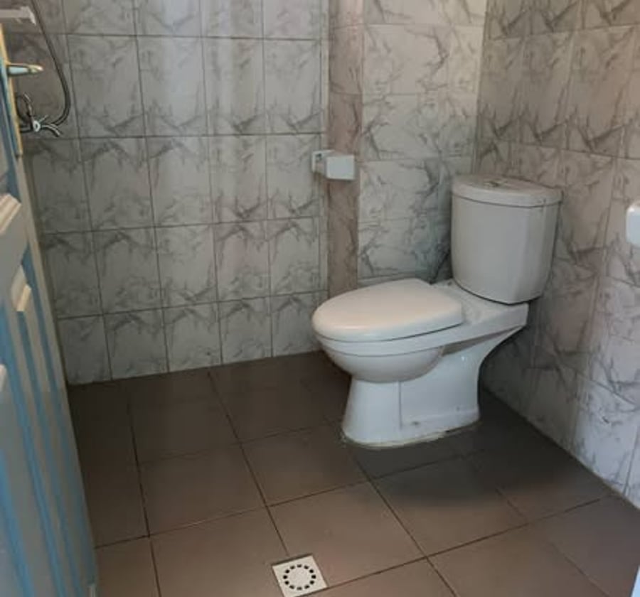 Chambre moderne à louer à Awae Escalier, Yaoundé