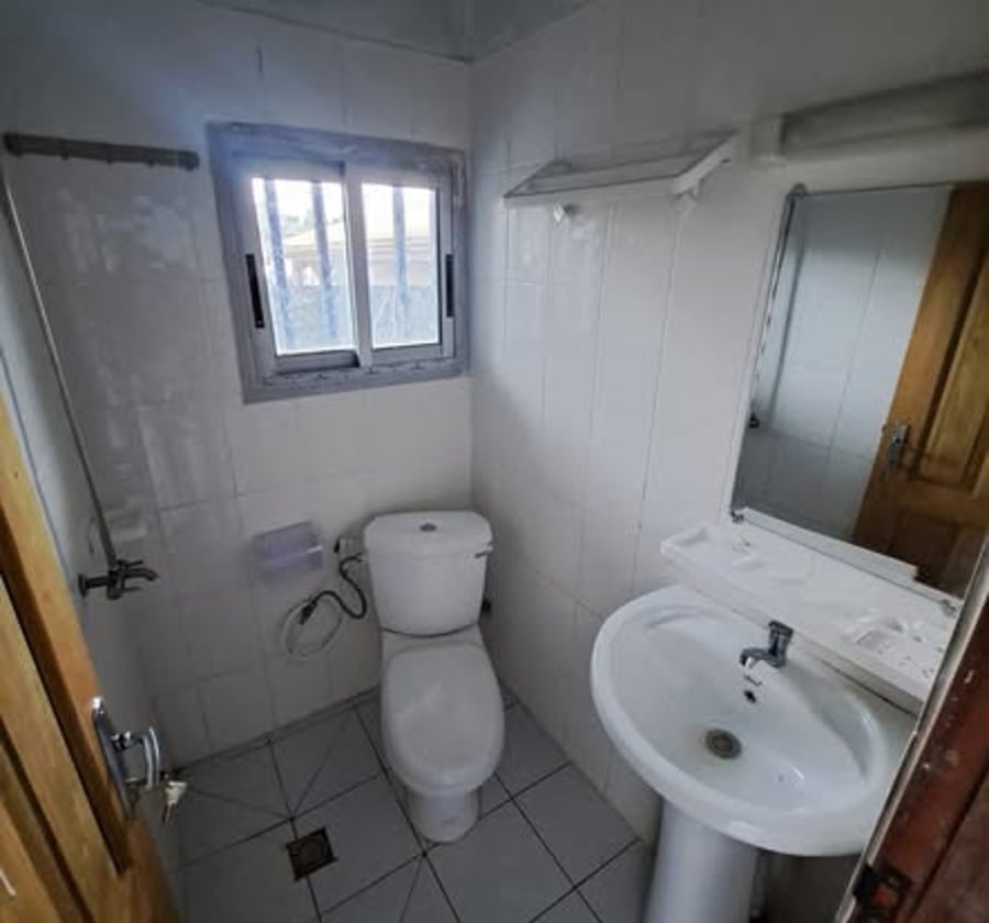 Chambre moderne à Odza Petit Marché - 30 000 XAF/mois
