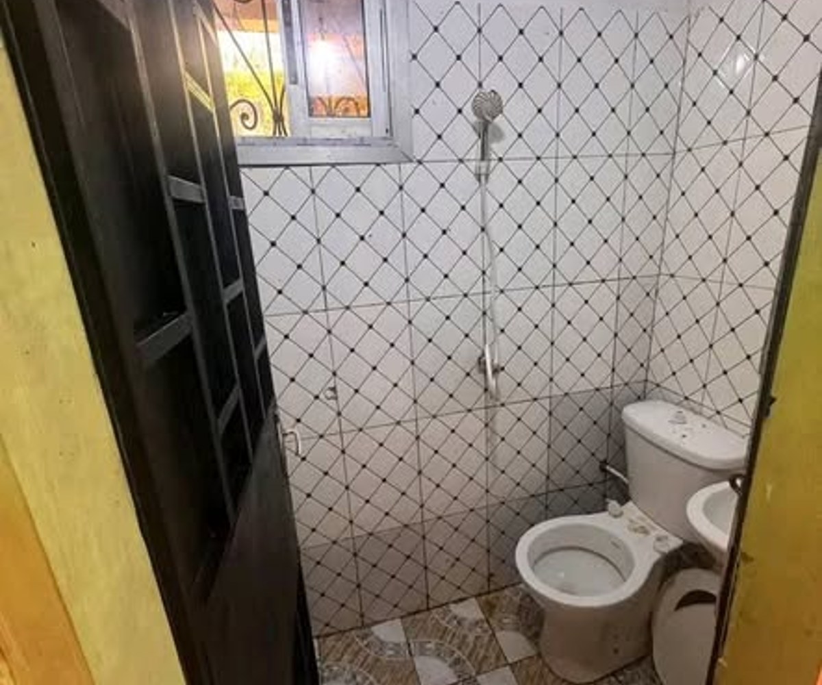 Vaste chambre moderne avec parking à Ngousso