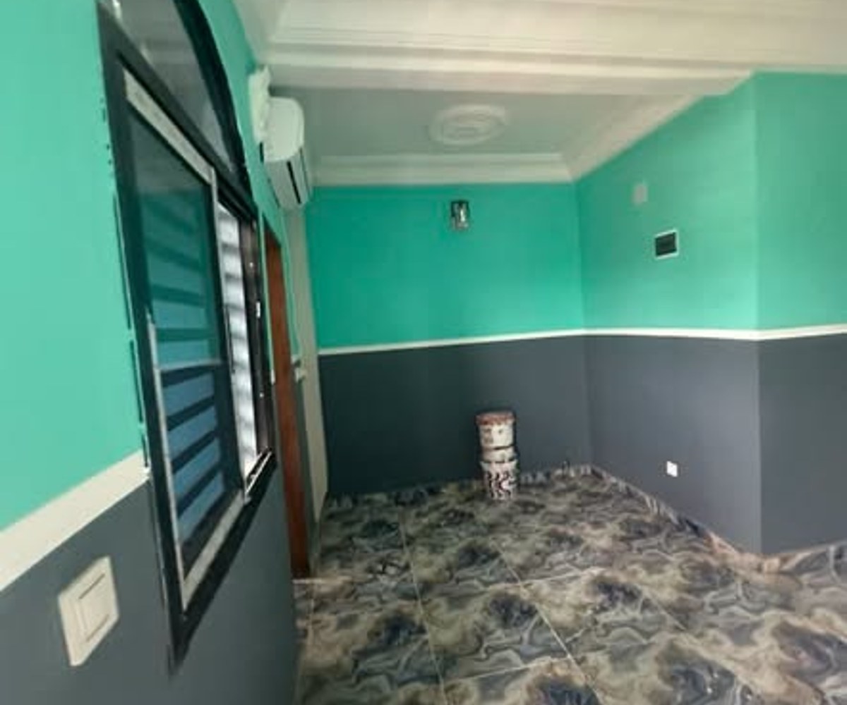 Studio moderne climatisé à PK12 Douala