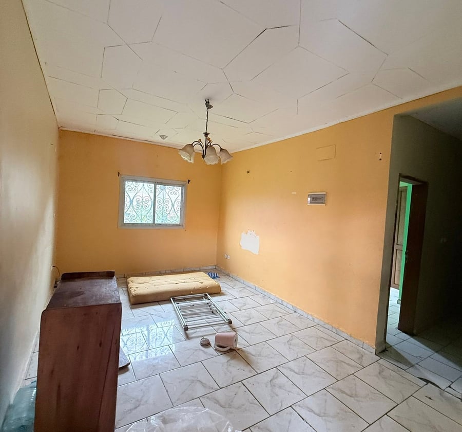 Grand studio moderne à louer – Nkolfoulou, Yaoundé