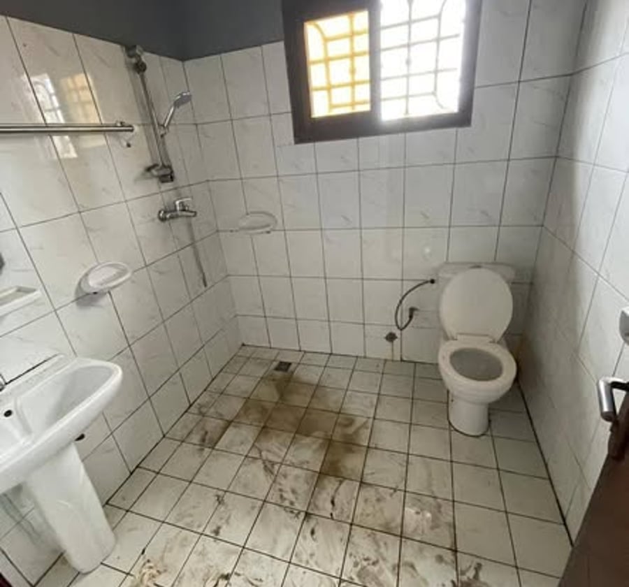 Grand duplex à louer - Logpom, Douala